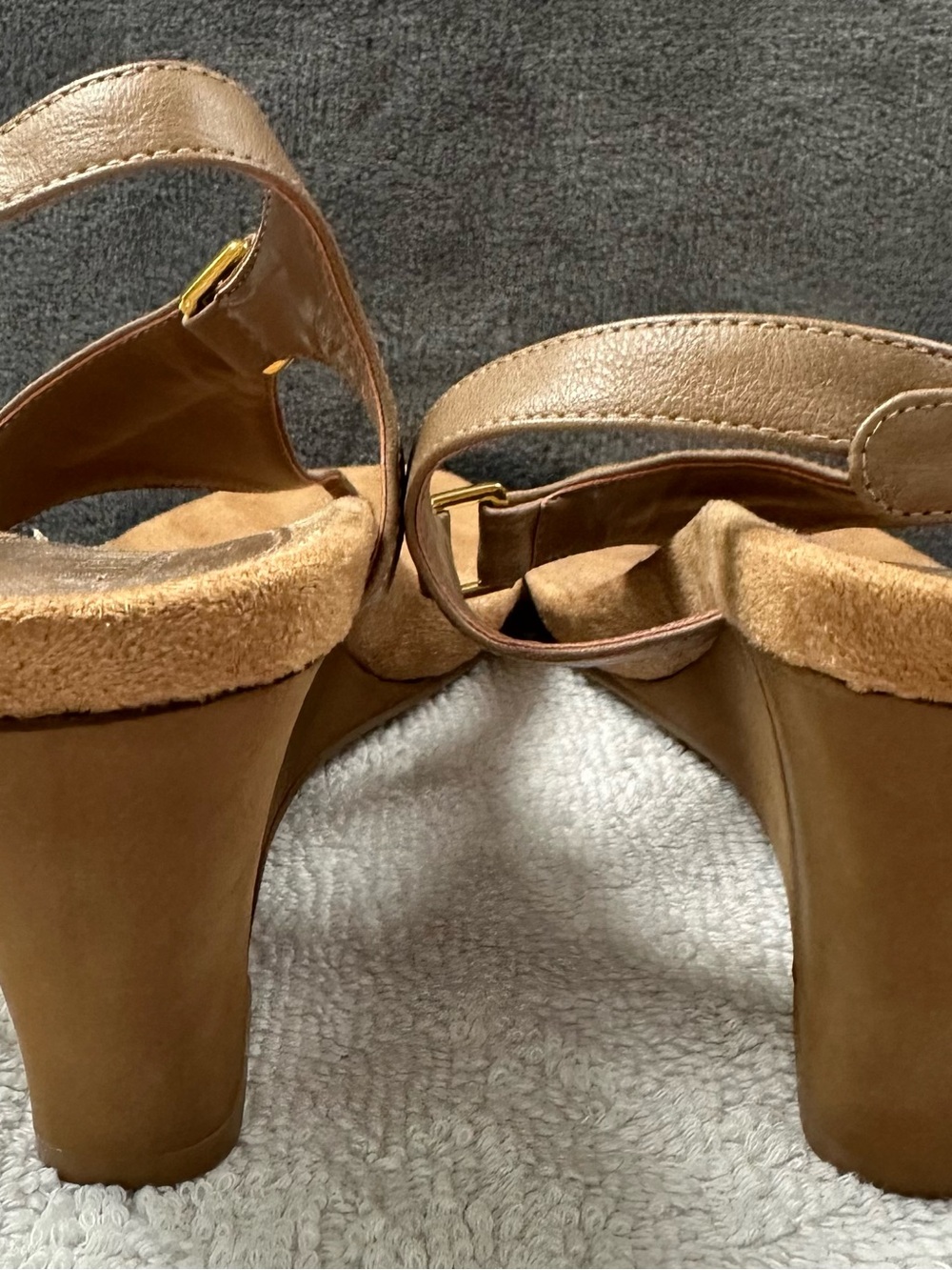 Lauren Ralph Lauren Brown T-Strap Sandals with Gold Accents - Picture 5 of 7